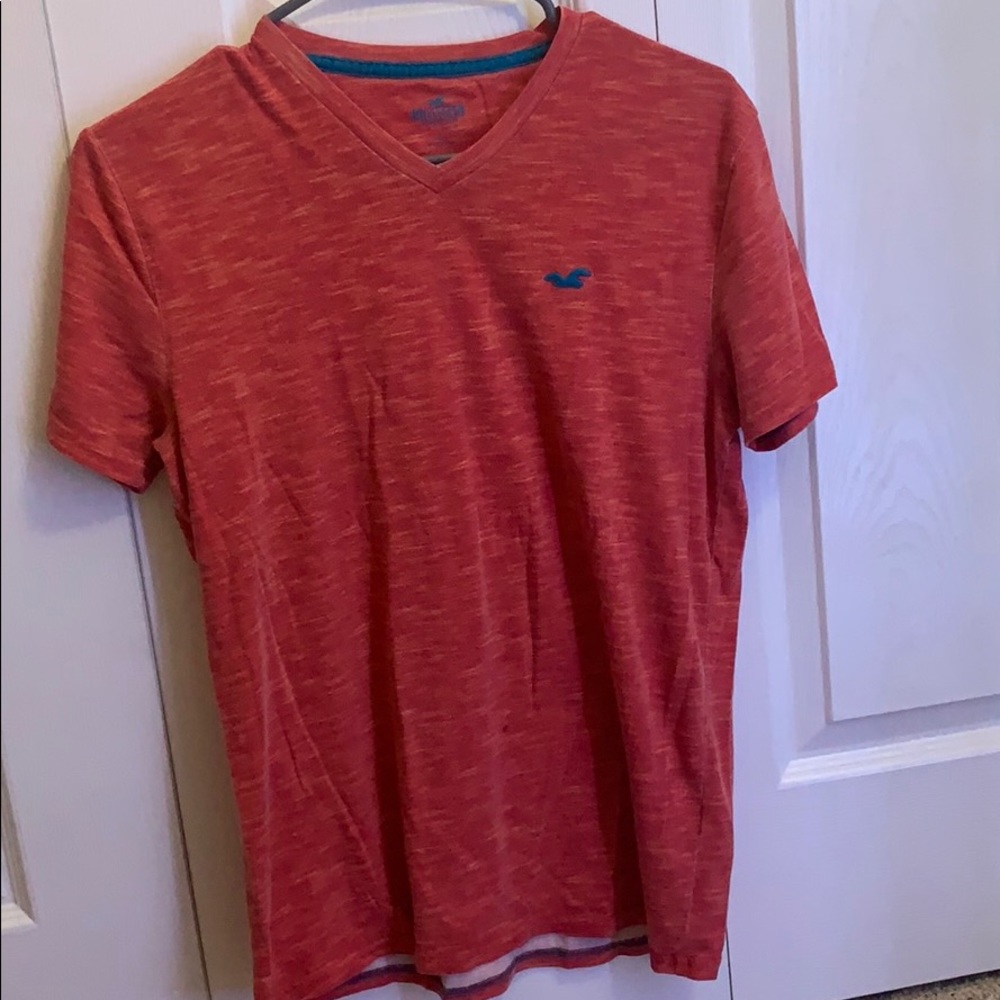 red hollister shirt
